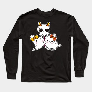 two ghosts cute spooky, cute skull ghost illustration Long Sleeve T-Shirt